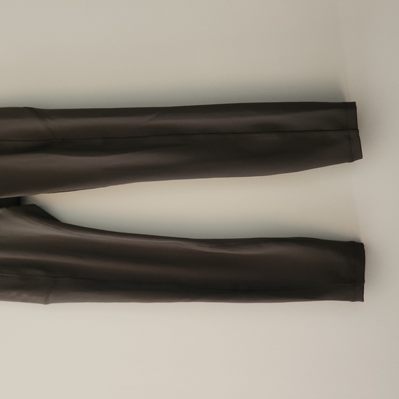 Lululemon Invigorate High Rise Tight 25" Size 4 Olive Green - Picture 11 of 14